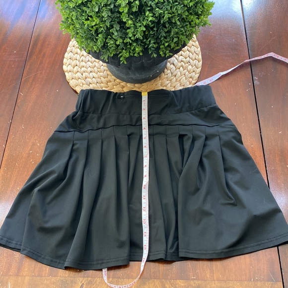 Black skort, says XL but more like a L so I will list as such. - Picture 2 of 2